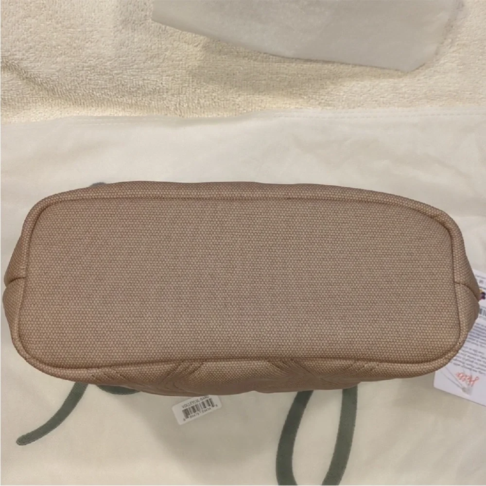 Lug Volley Luxe VL “Sand” Quilted Organizer. NWT with storage bag